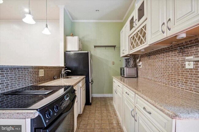 Building Photo - 1914 Fairmount Ave