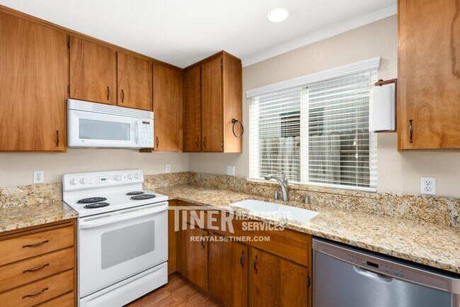 Building Photo - 8052 Phoebe Way