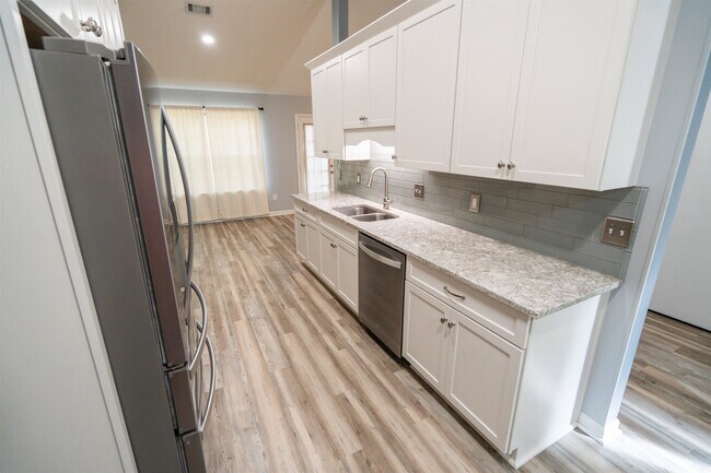 Building Photo - 1764 Folkstone Rd