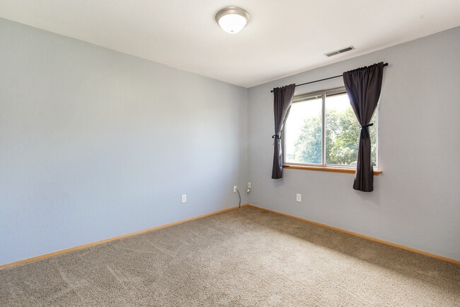 Building Photo - Beautiful 4 bedroom home in NE Tacoma!