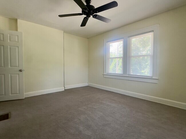 Building Photo - 3245 Boulevard Pl