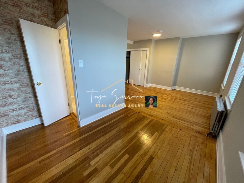 Building Photo - 39 Beacon St