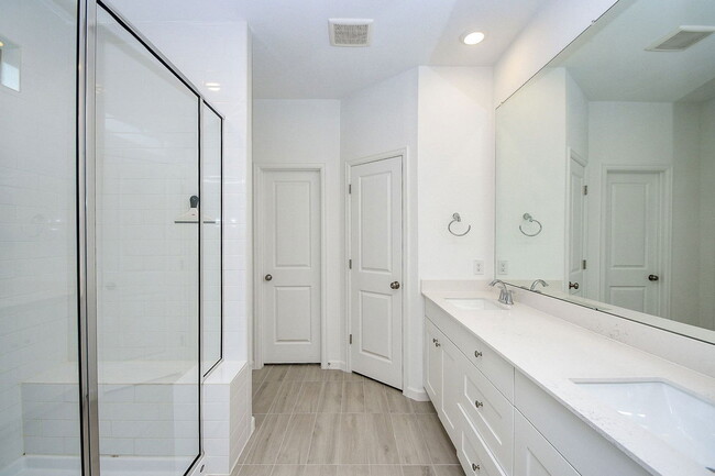 Building Photo - 28722 Mount Bonnell Dr