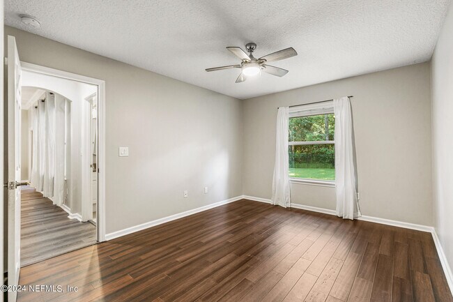 Building Photo - 1892 Vista Lakes Dr