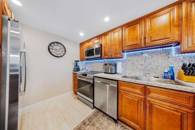 Building Photo - 3051 N Course Dr