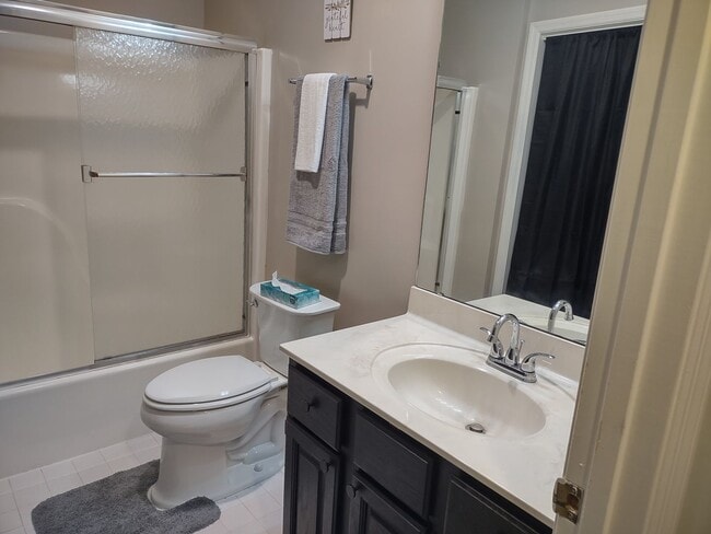 Building Photo - Adorable Two Bedroom Two Bath Condo - Just...