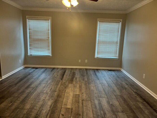 Building Photo - 867 Flintwood Rd