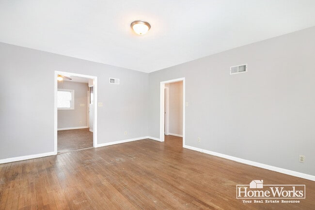 Building Photo - 730 E Broadway St