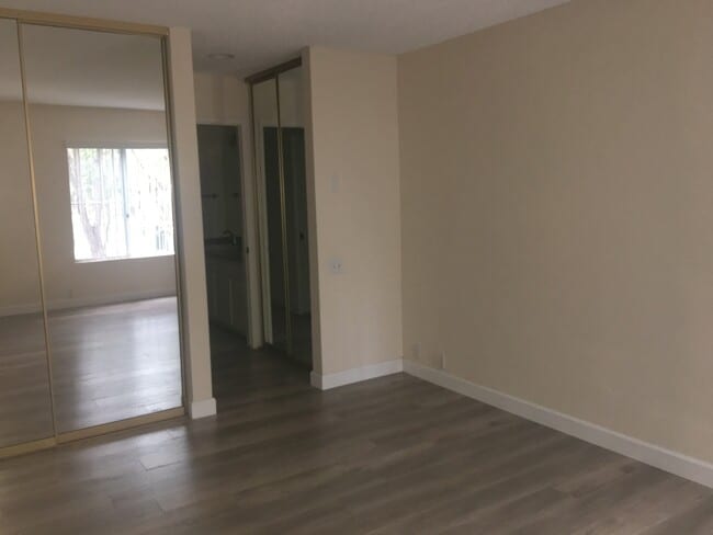 Building Photo - ***$1000 Move-in special***Upgraded One Be...