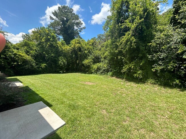 Building Photo - $1995  a Month For Lovely Duplex in Historic Melrose Heights