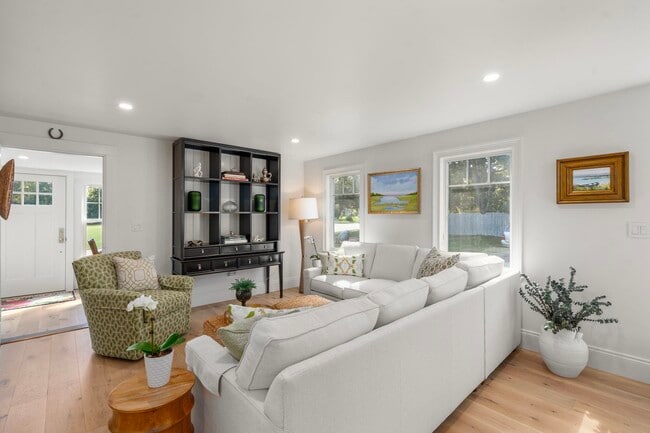 Building Photo - 335 Central Rd