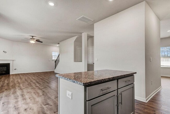Building Photo - 33 Long Mdw Ln
