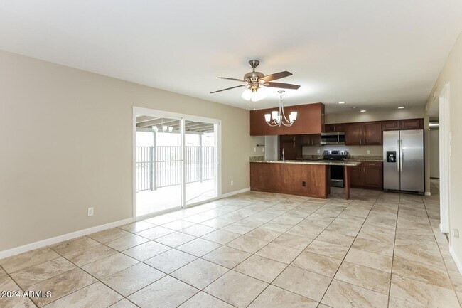 Building Photo - 4420 W Mercer Ln