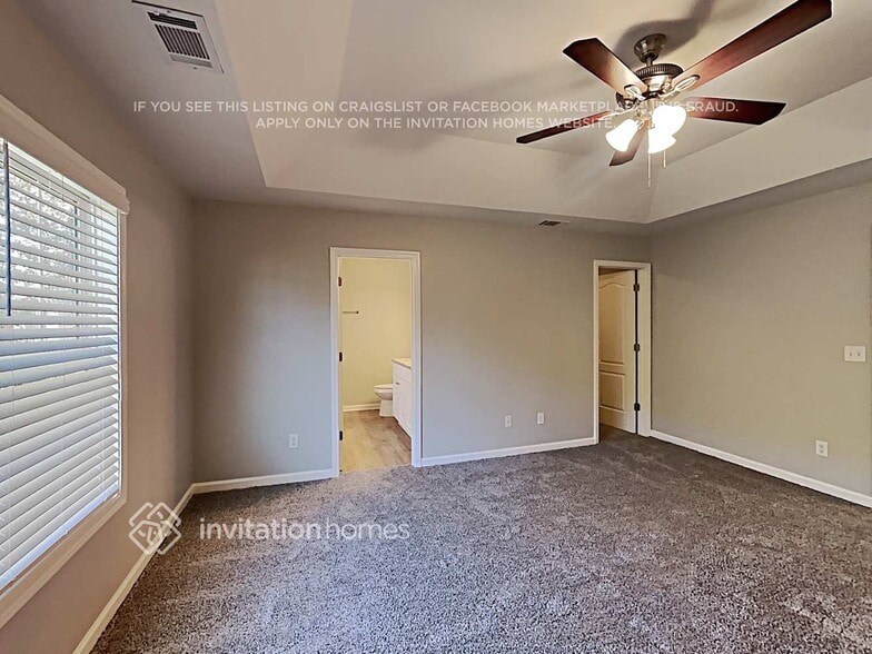 Building Photo - 4700 Ferncrest Pl