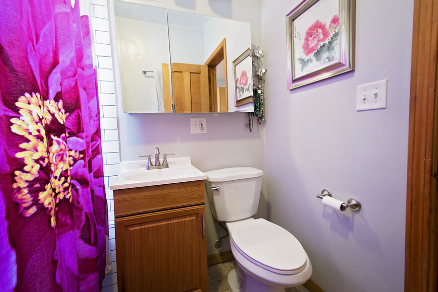 Bathroom1 - 3358 N Monticello Ave