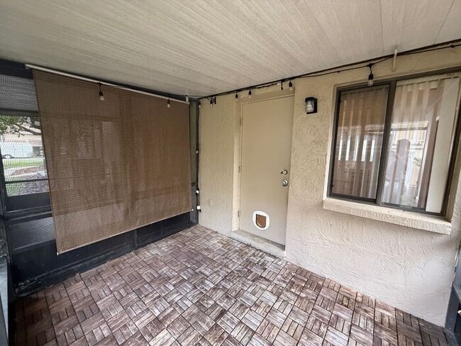 Building Photo - Gorgeous, Completely Remodeled 2/2.5 Condo in Sandlewood Creek- Winter Park!