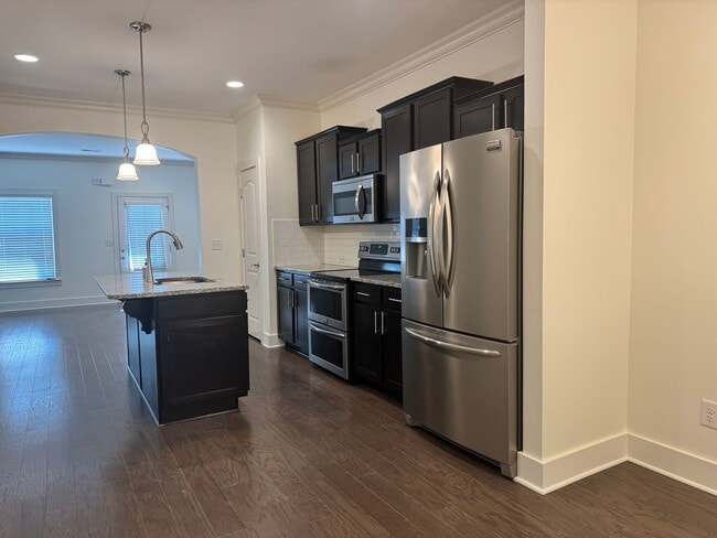 Building Photo - Beautiful 3BR Townhome in Franklin