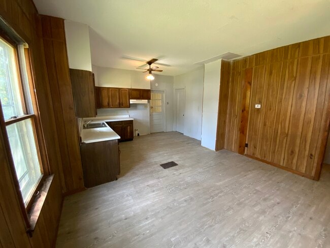 Building Photo - 226 S Virginia Ave