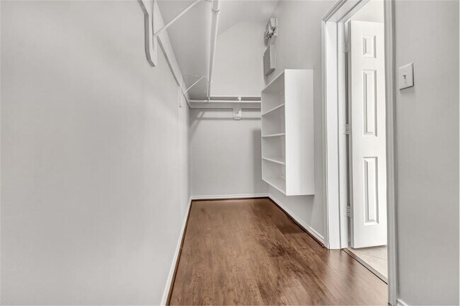 Building Photo - 15814 Finwood Ln