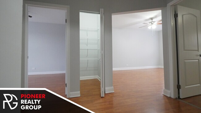 Building Photo - 3637 W Dickens Ave