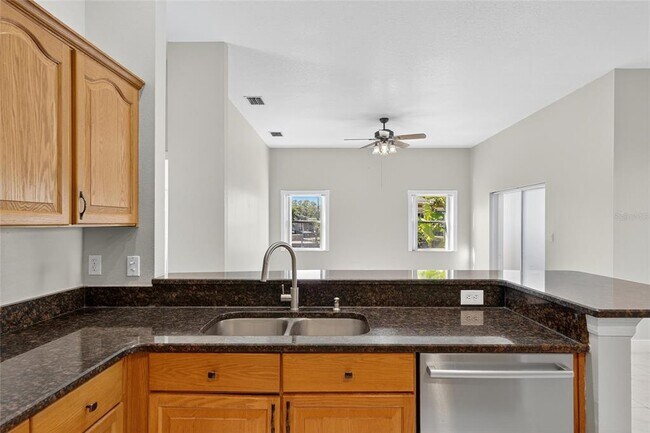 Building Photo - 172 Lake Shore Dr W