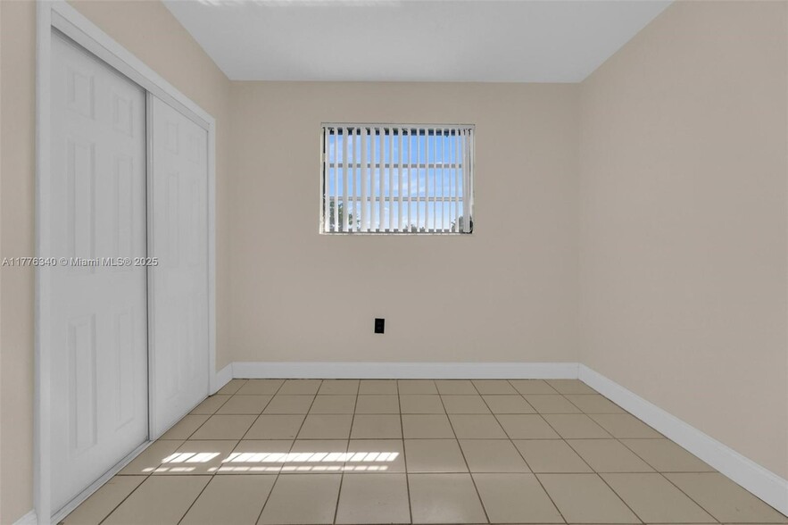 Building Photo - 16230 SW 106th Ave