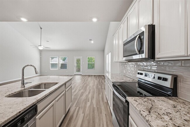 Building Photo - 206 Fieldstone Dr