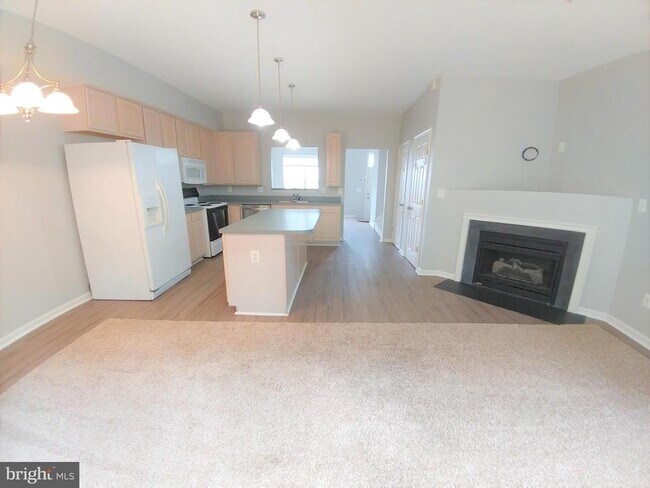 Building Photo - 8 Harbour Heights Dr