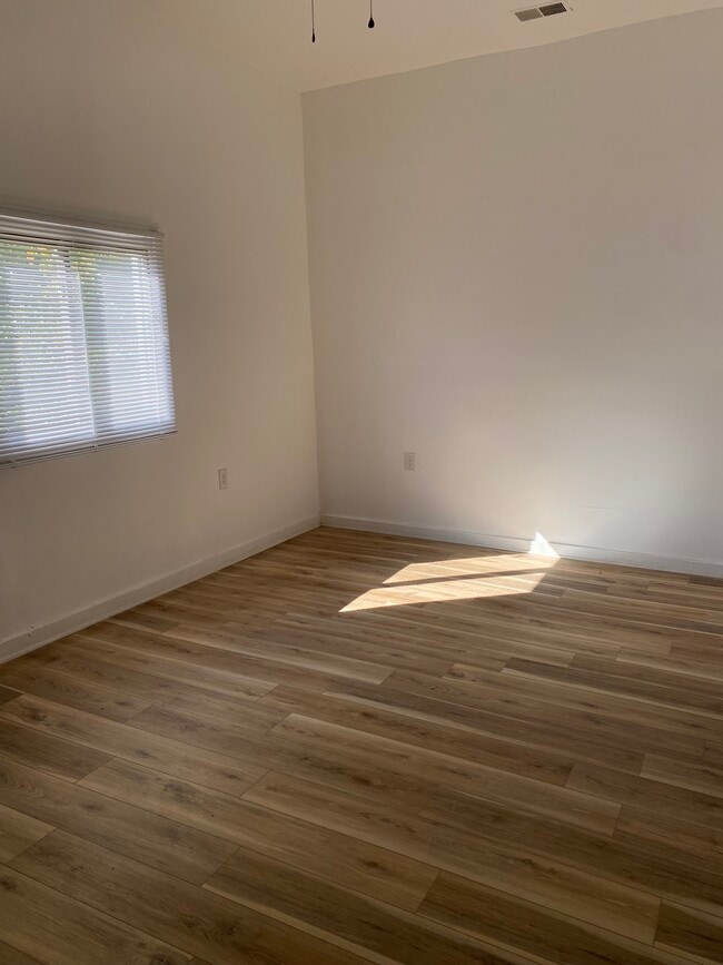 Building Photo - 2717 Slevin St