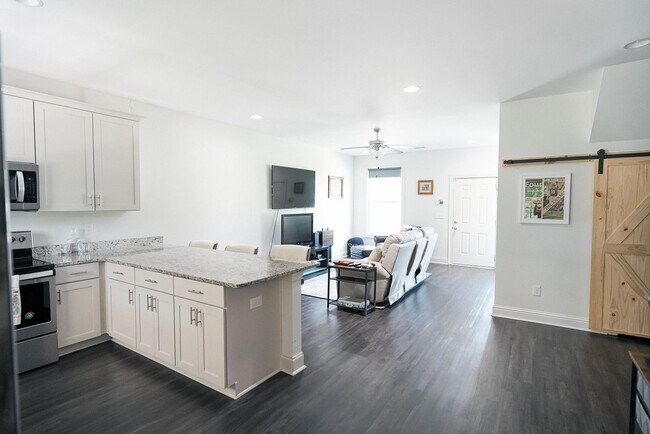 Building Photo - 3855 Academy Dr