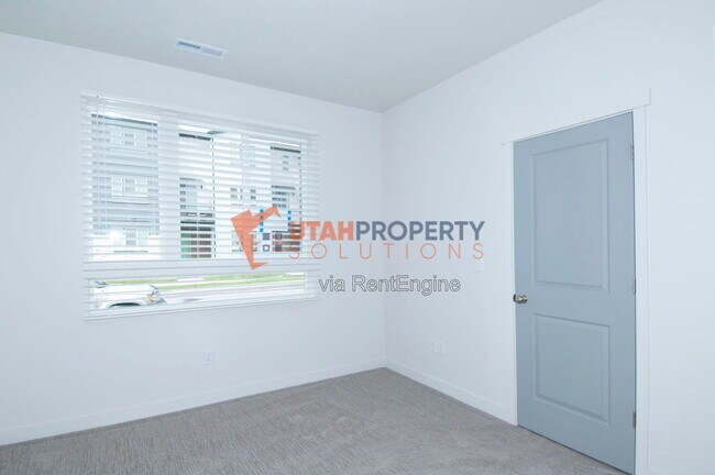 Building Photo - 1008 W 430 S