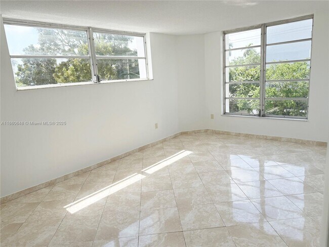 Building Photo - 1075 93rd St