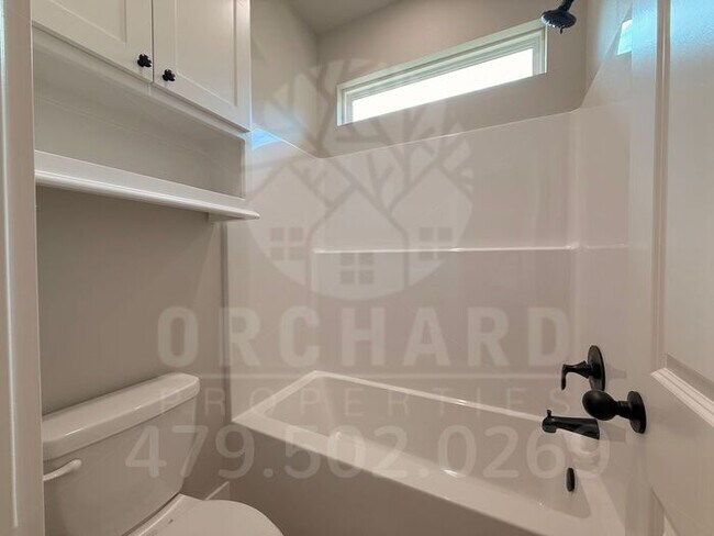 Building Photo - Bella Vista Single-Family Home- 3 Bed/ 2 Bath- Well-Designed Fernley Plan