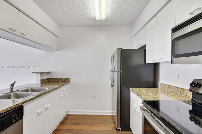 Building Photo - 1756 N Bayshore Dr