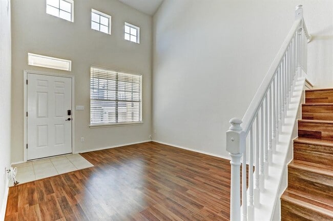 Building Photo - 20904 Waterside Dr