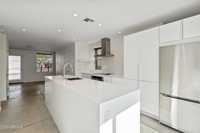 Building Photo - 1337 E Polk St