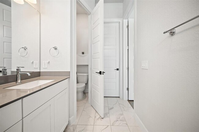 Building Photo - 13503 Ringold Cv