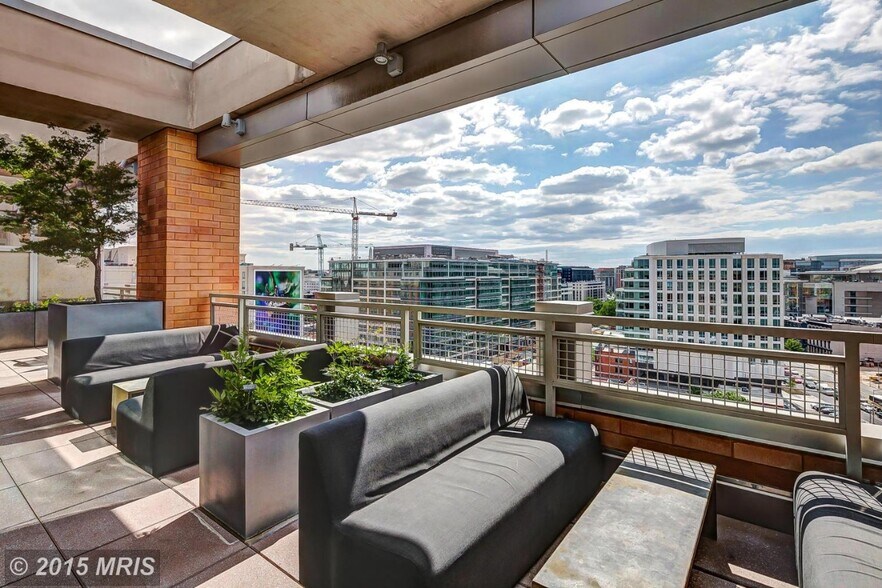 Building Photo - 475 K St NW