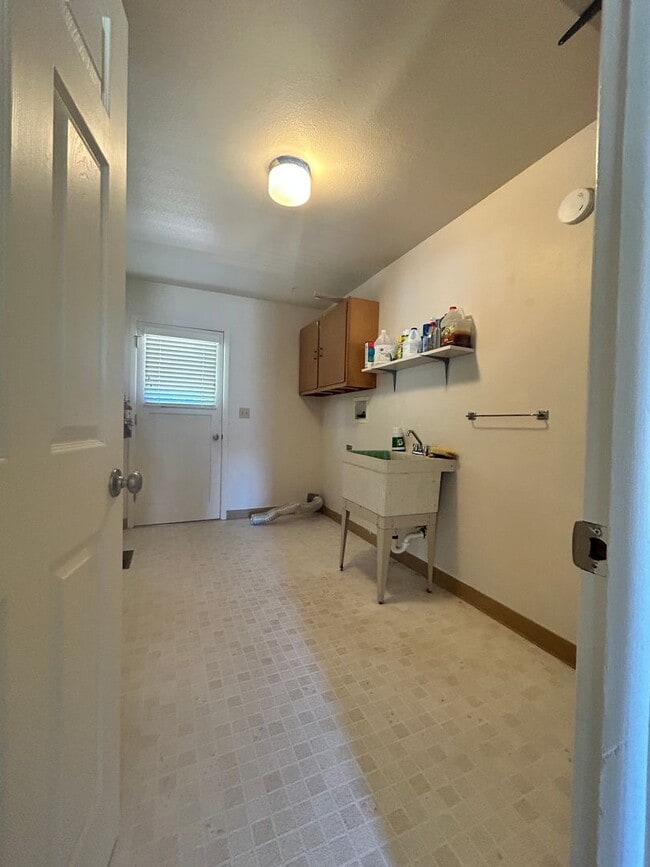 Building Photo - Large home in beautiful Stevensville setting