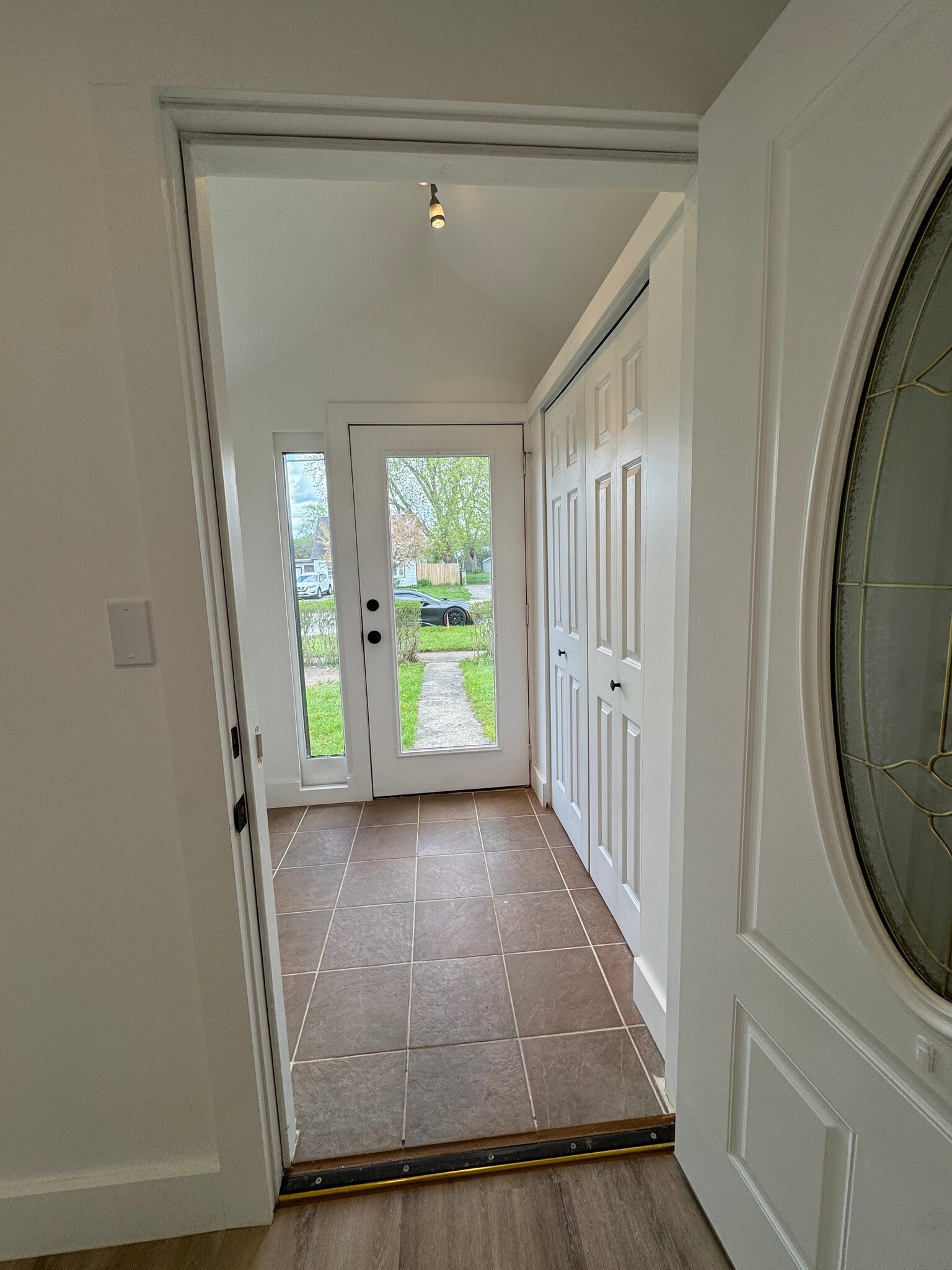 Foyer front entrance - 508 Sweet Home Rd