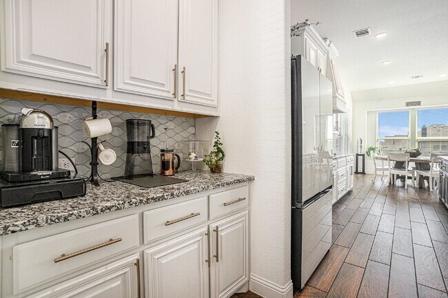 Building Photo - Exquisite 5-Bedroom, 3.5-Bath on 0.46 Acre...