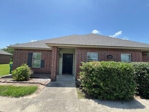 Building Photo - 3B/2B Duplex Available in South Lake Charles