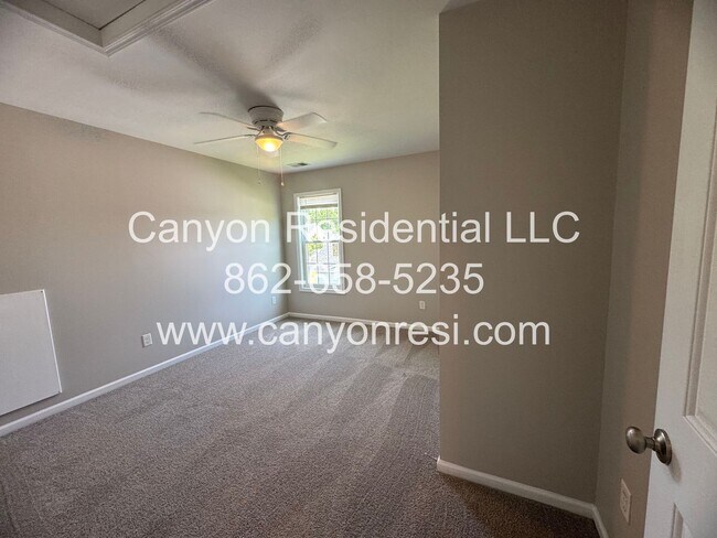 Building Photo - Charming 3-Bedroom Home in Raeford, NC