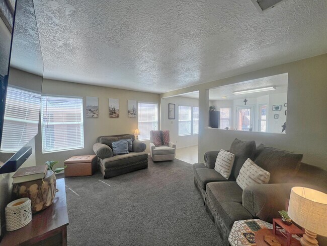 Building Photo - 6148 Malpais Park Ave NW