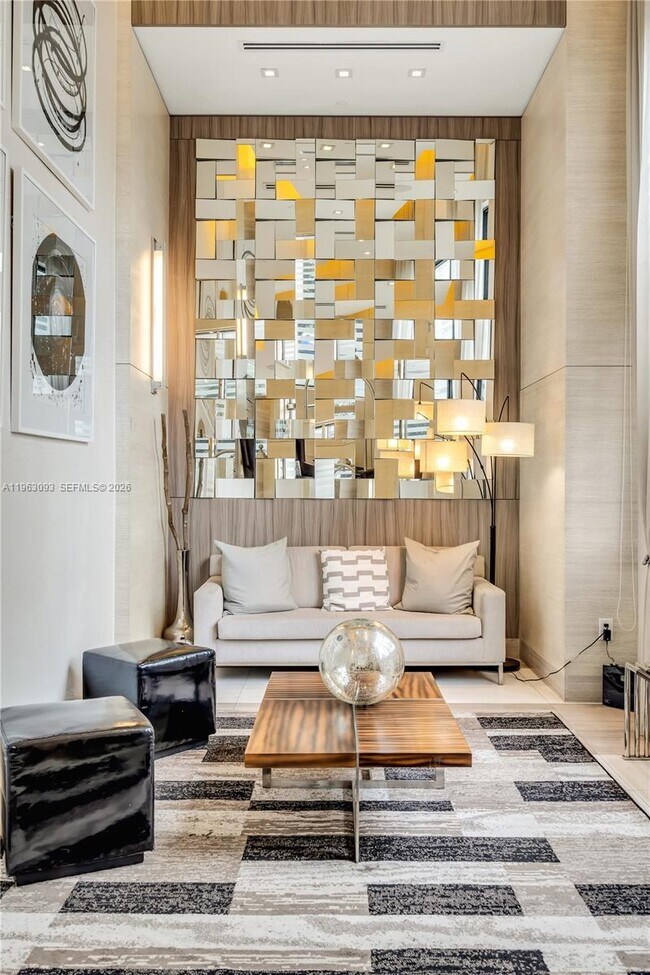 Building Photo - 999 SW 1st Ave