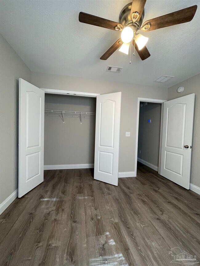 Building Photo - 6868 Branding Iron Ln