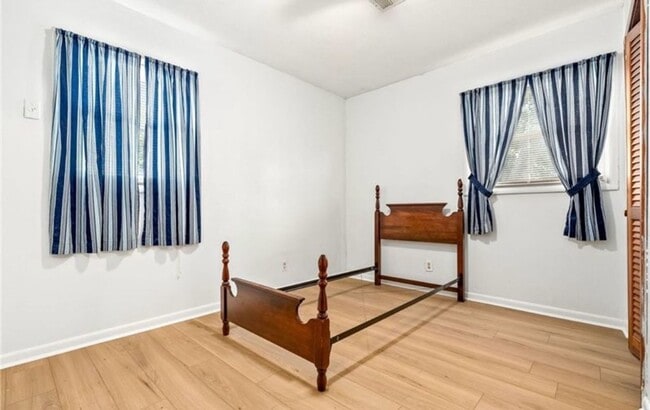 Building Photo - 806 S 11th St