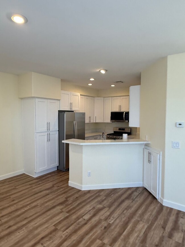 Building Photo - 2 story home in NLV