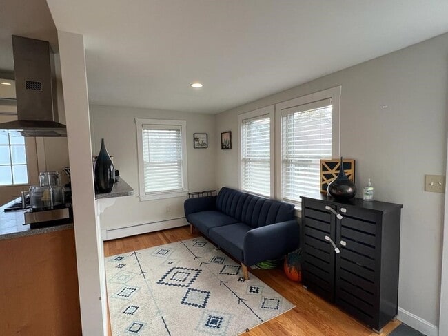 Building Photo - 358 Hunnewell St