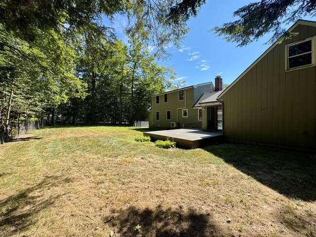 Building Photo - $3,395 Spacious 4BD/2BA Home w/Fenced Back...